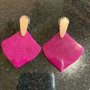 Kendra Scott Astoria maroon drop earrings
